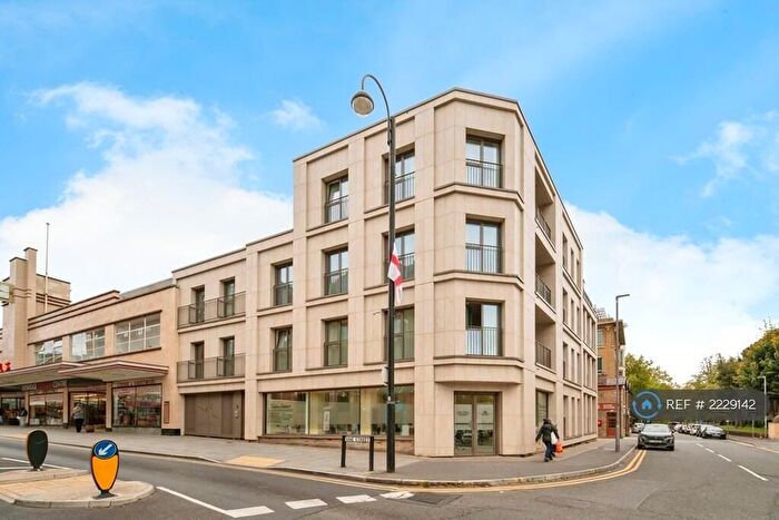 2 Bedroom Flat To Rent In Charleston House, Randall Place, Uxbridge, UB8