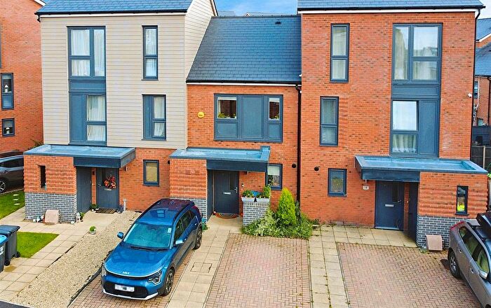 2 Bedroom Terraced House For Sale In School End Crescent, Hemel Hempstead, HP1