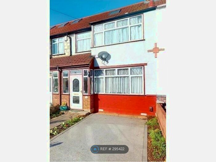3 Bedroom Terraced House To Rent In Hadley Gardens, Southall, UB2