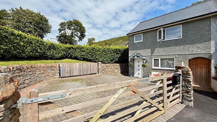 2 Bedroom House For Sale In Ystad Y Wenallt, Llanbedr, LL45