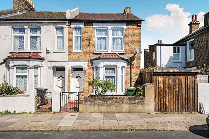 3 Bedroom End Of Terrace House For Sale In Merritt Road, London, SE4