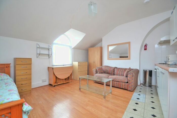 Studio To Rent In George Lane, London, SE13