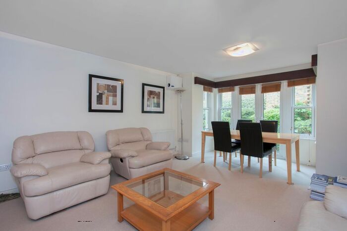 2 Bedroom Flat To Rent In Crescent Lane, London, SW4