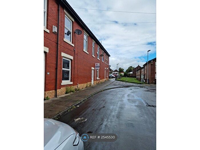 3 Bedroom Terraced House To Rent In South Avenue, Heywood, OL10