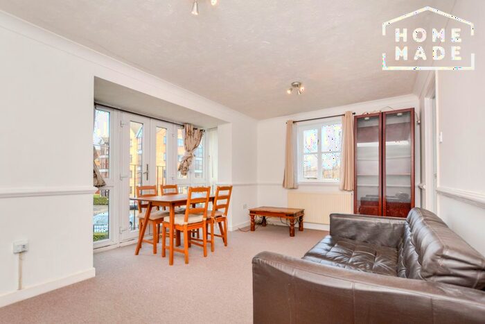 2 Bedroom Flat To Rent In Consul House, Bow, E3