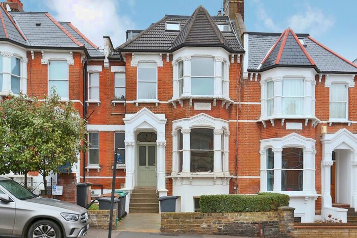 2 Bedroom Flat To Rent In Ferme Park Road, Stroud Green, London, United Kingdom, N4