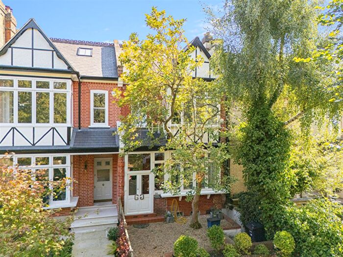 5 Bedroom Town House To Rent In Broomhill Road, Woodford Green, IG8