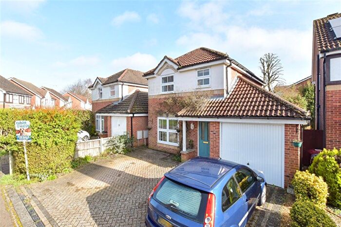 3 Bedroom Detached House For Sale In Grenville Gardens, Chichester, West Sussex, PO19