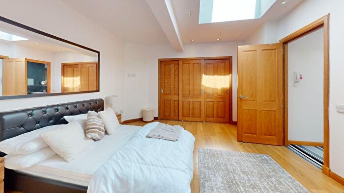 2 Bedroom Flat To Rent In Castle Street, City Centre, Aberdeen, AB11