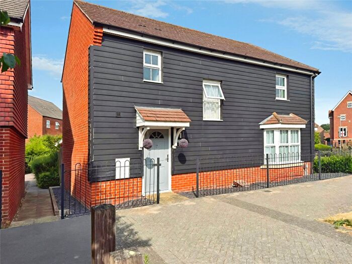 3 Bedroom Semi-Detached House For Sale In Sparrowhawk Way, Bracknell, Berkshire, RG12