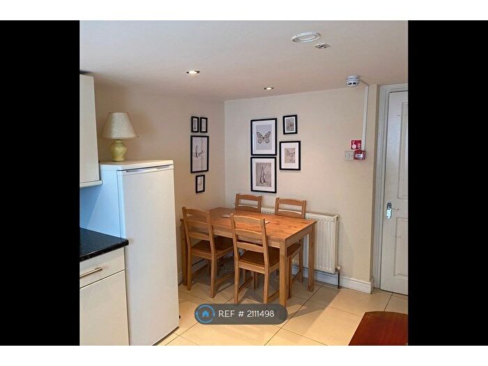 5 Bedroom Semi-Detached House To Rent In New Cross Road, London, SE14