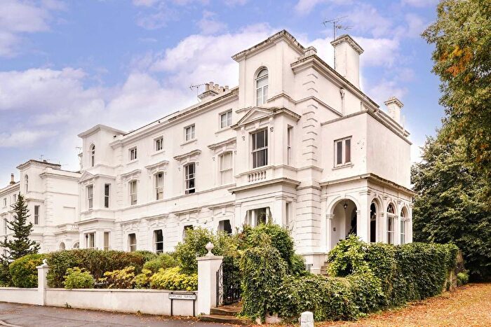 3 Bedroom Flat To Rent In Portland Terrace, The Green, Richmond, TW9