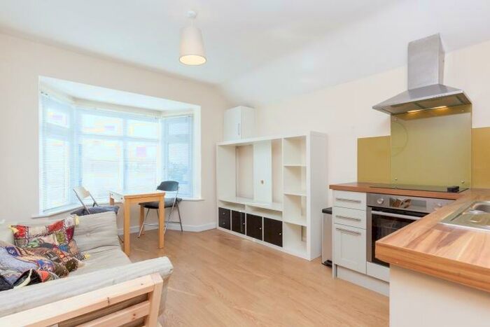 1 Bedroom Apartment To Rent In Dene Road, Headington, OX3
