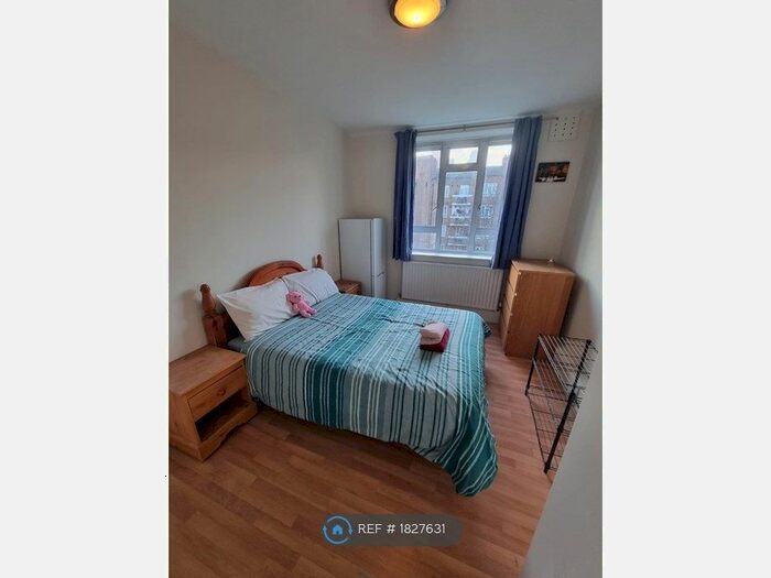 3 Bedroom Flat To Rent In Vernon House, London, SE11