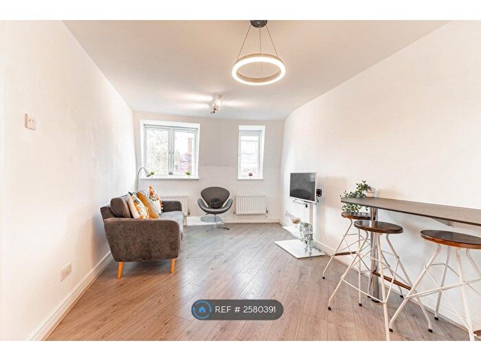 3 Bedroom Flat To Rent In Jamaica Street, London, E1