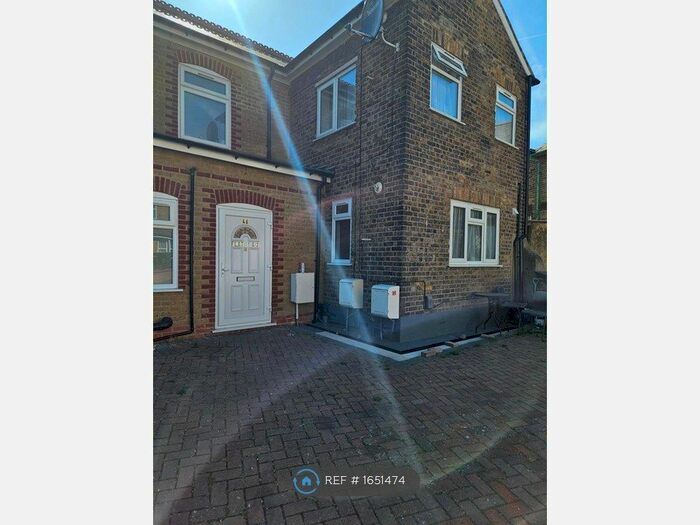 1 Bedroom Flat To Rent In Chapel Road, Hounslow, TW3