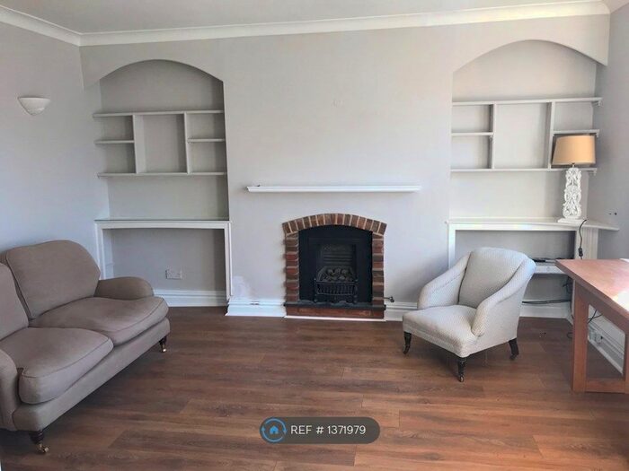 3 Bedroom Flat To Rent In Oxberry Avenue, London, SW6
