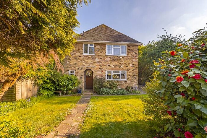 4 Bedroom Detached House To Rent In Howard Ridge, Burpham, GU4