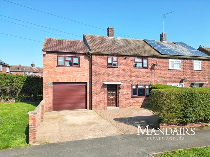 4 Bedroom Semi-Detached House For Sale In Viney Close, Eastfield, Peterborough, PE1