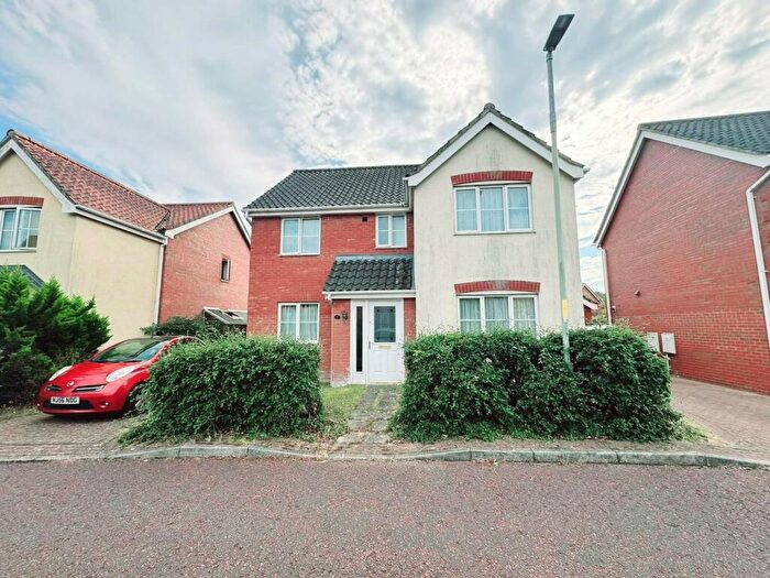 5 Bedroom Detached House For Sale In Tizzick Close, Norwich, Norfolk, NR5