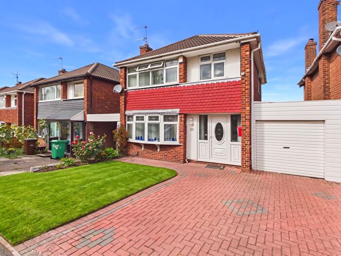3 Bedroom Detached House For Sale In Brownlow Drive, Rise Park, Nottingham, NG5