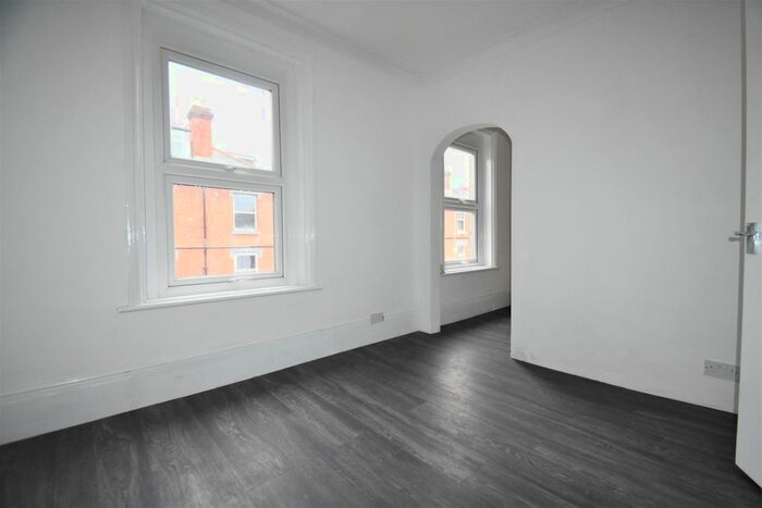 2 Bedroom Flat To Rent In Victoria Road North, Southsea, PO5