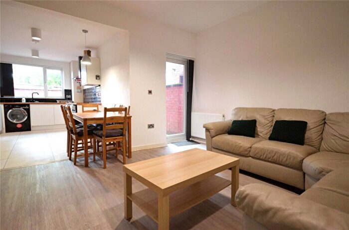 6 Bedroom House To Rent In East Grove, Manchester, Greater Manchester, M13