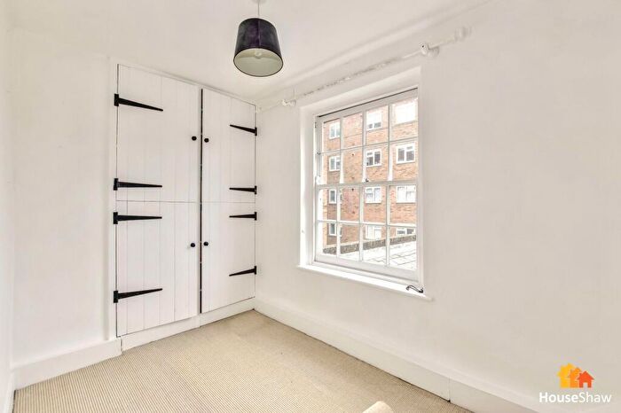 2 Bedroom Detached House For Sale In George Street, Chesham, HP5