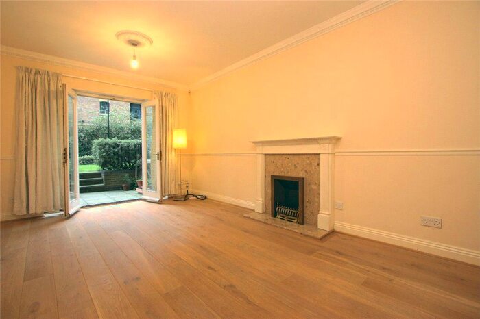 2 Bedroom Flat To Rent In Leathermarket Court, Leathermarket Street, London, SE1