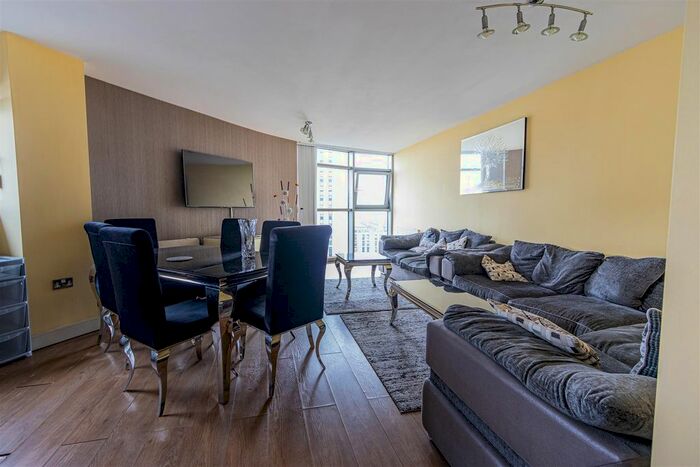 2 Bedroom Flat For Sale In Bute Terrace, Cardiff Centre, CF10