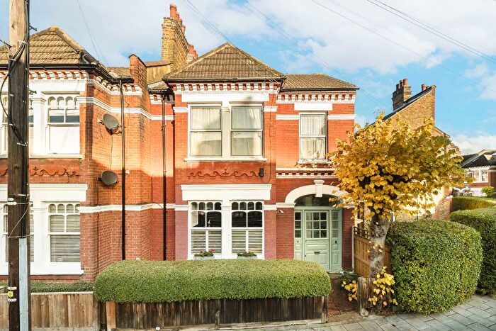 2 Bedroom Flat For Sale In Stapleton Road, Wandsworth, SW17