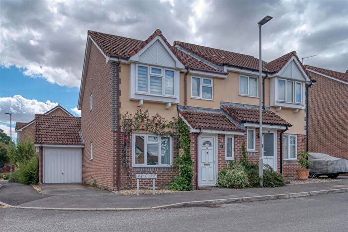 3 Bedroom Semi Detached House For Sale In Ivy Close, Gillingham, SP8