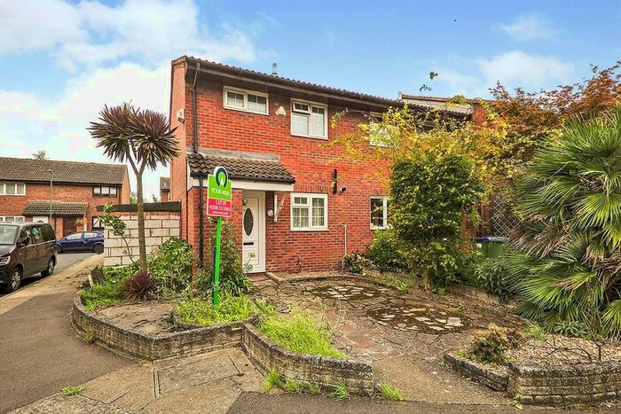 2 Bedroom End Of Terrace House To Rent In Martham Close, London, SE28