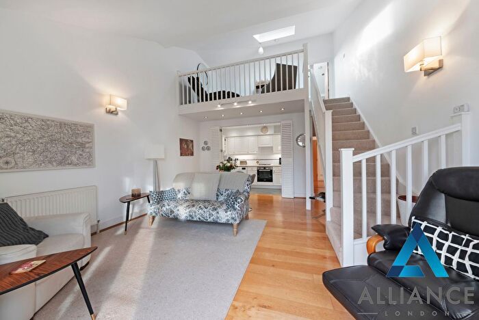 3 Bedroom Flat For Sale In Victory Place, Northey Street, Limehouse, London, E14