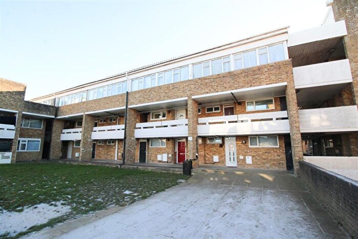 1 Bedroom Flat For Sale In Brockles Mead, Harlow, CM19