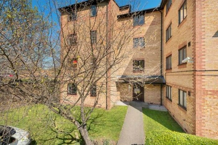 1 Bedroom Flat To Rent In John Maurice Close, Elephant &amp; Castle, SE17