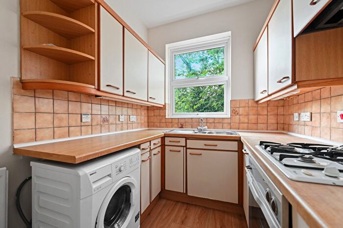 2 Bedroom Flat To Rent In Brooks Road, London, W4