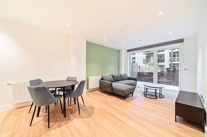 2 Bedroom Flat To Rent In Henley Cross, London, SE3