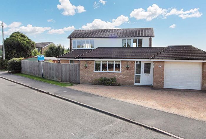 4 Bedroom Detached House For Sale In Fox Road, Holmer Green, HP15
