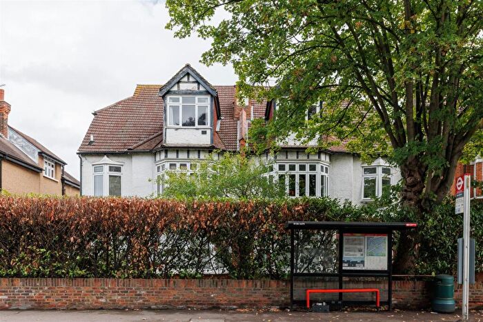 2 Bedroom Flat For Sale In Blake Hall Road, Wanstead, E11
