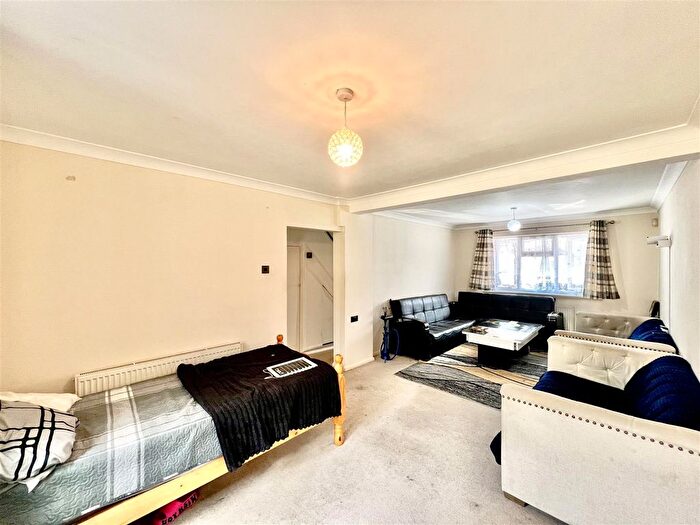 3 Bedroom Terraced House To Rent In Kingsbridge Road, Southall, UB2