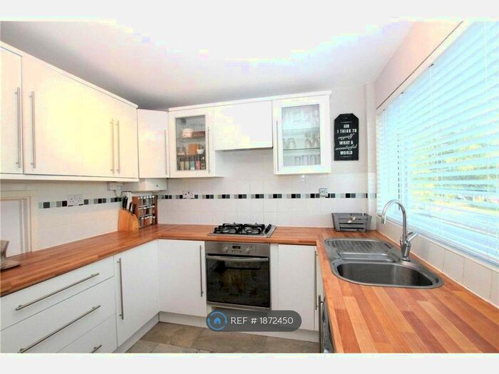 2 Bedroom Maisonette To Rent In Place Farm Avenue, Orpington, BR6