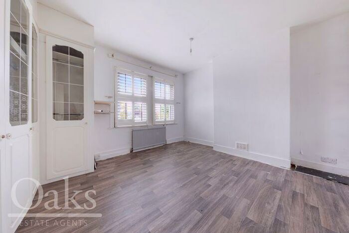 2 Bedroom Flat To Rent In Farnley Road, South Norwood, SE25