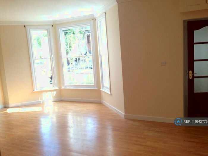 2 Bedroom Flat To Rent In Alexandra Drive, London, SE19