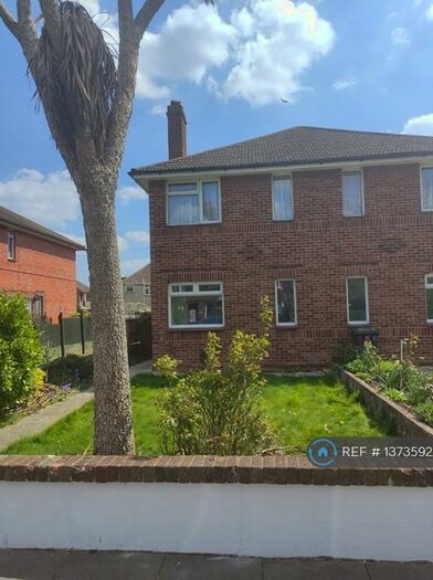 3 Bedroom Flat To Rent In Princess Avenue, Worthing, BN13