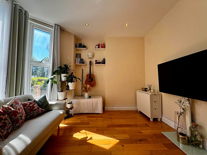 2 Bedroom Flat For Sale In Weltje Road, London, W6