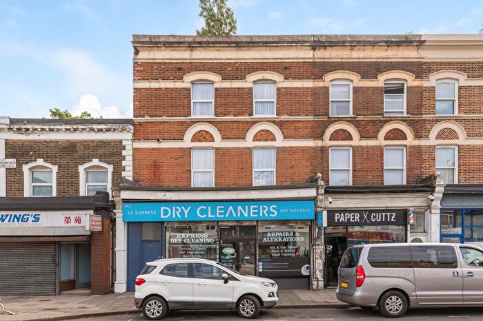 3 Bedroom Flat For Sale In Wandsworth Road, South Lambeth, SW8