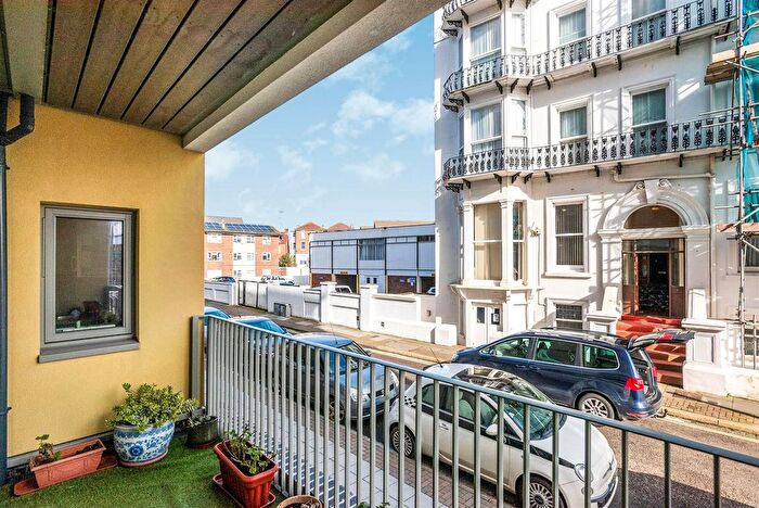 1 Bedroom Flat For Sale In South Parade, Southsea, Hampshire, PO4