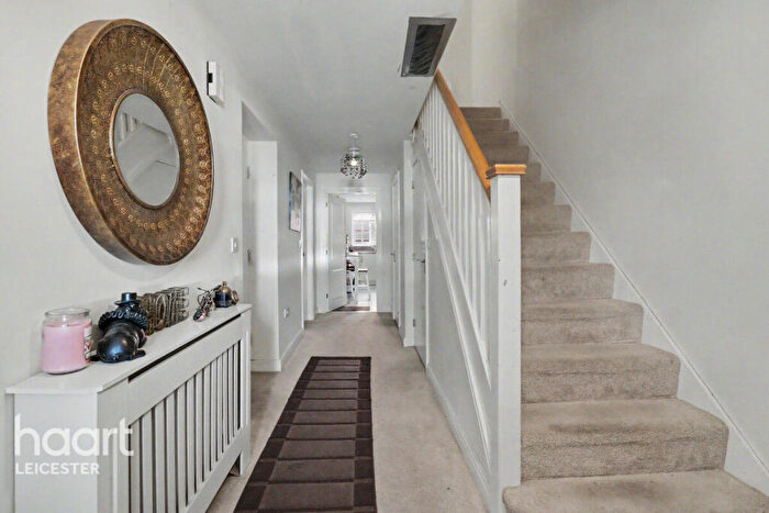 3 Bedroom Terraced House For Sale In Littlebury Place, Leicester, LE5