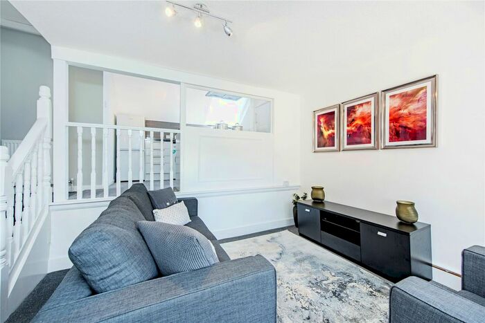 2 Bedroom Flat To Rent In Huron Road, London, SW17